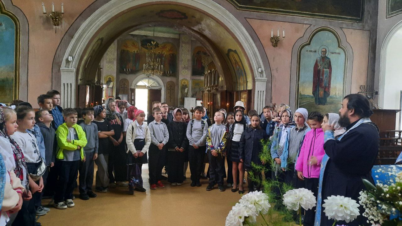 Экскурсия в Свято-Троицкий храм.